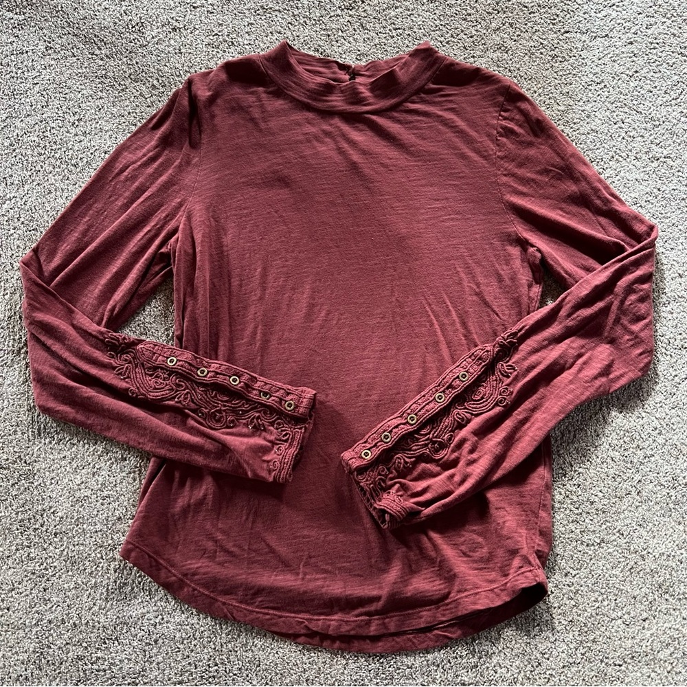 We the Free top size Medium Burgandy Mockneck embroidered longsleeve boho Hobit